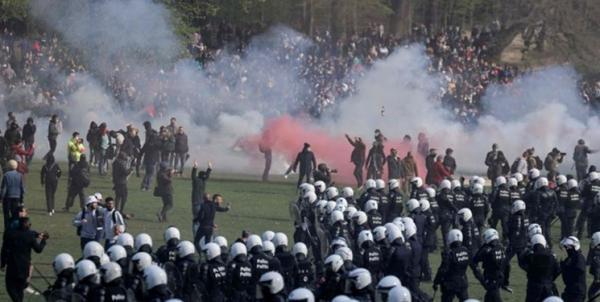 پرتاب گازاشک آور به سوی هزاران معترض به محدودیت کرونا در بروکسل