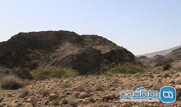 گنبد نمکی میرخوند یکی از جاذبه های طبیعی استان فارس به شمار گنبد نمکی میرخوند یکی از جاذبه های طبیعی استان فارس به شمار می رود